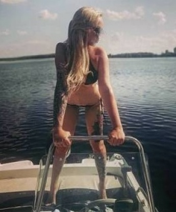 У меня есть все, чтобы сделать твои фантазии яркими реальностью. 😏💋 ⠀
Приглашу тебя в мир страсти и наслаждения, где ты сможешь расслабиться и получить истинное наслаждение. Мои услуги охватывают все, что только можно себе представить - от классического секса до экзотического массажа. Благодаря моему опыту и нежному прикосновению, каждая встреча со мной будет незабываемой. 💖✨ ⠀
Мои качества идеально сочетаются с отличными отзывами моих клиентов, которые остаются всегда довольными и обратно возвращаются ко мне. Не веришь? Посмотри мои фото и убедись сам! 😍📸 ⠀
Так что, если ты ищешь приятную компанию в Москве, ты нашел именно то, что искал. Сделай свою жизнь ярче и позвони мне прямо сейчас! 📞😉 Любовь