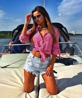Я нежная, красивая и опытная - гарантирую тебе незабываемое время! 💋 Я предлагаю широкий спектр услуг, чтобы удовлетворить все твои сексуальные желания. Позволь мне сделать твои фантазии реальностью! ✨ С моими магическими руками и умелыми губами ты почувствуешь себя настоящим мужчиной. 🌟 Я живу и работаю в Москве, где тебе будет комфортно и уютно со мной. Если тебе интересно, я могу поделиться своими отзывами и фотографиями, чтобы ты мог оценить мои достоинства. Так что не теряй времени и свяжись со мной прямо сейчас! 💕 Целия